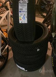 Bridgestone 225/45 r18  95y 4 stagioni