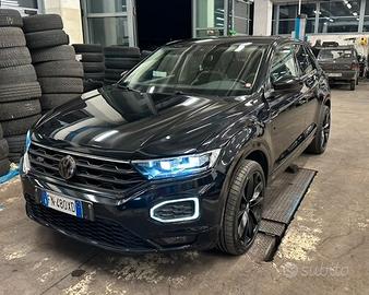 Volkswagen T-Roc 1.5 TSI 150cv - Aziendale R-LINE
