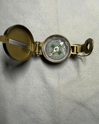 Bussola direzionale da ingegneri/cartografi