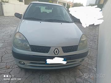 RENAULT Clio - 2003