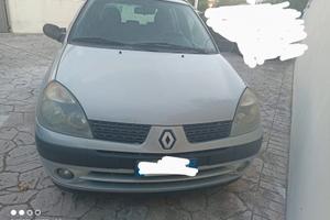 RENAULT Clio - 2003