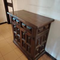 Mobile vintage che si apre e dentro c'è un letto 