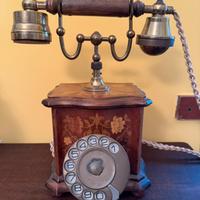 Telefono antico in legno di radica con cornetta