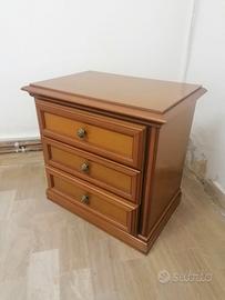 Comodino in legno
