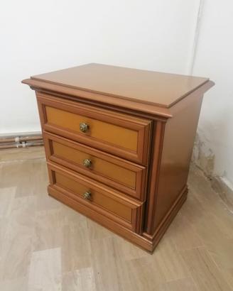 Comodino in legno