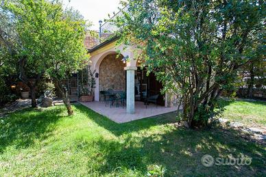 Villino centralissimo - clima - posto auto