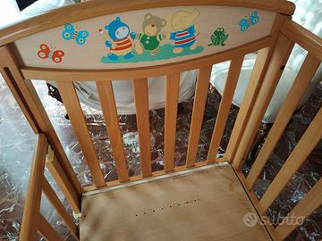 Lettino culla in legno decorato