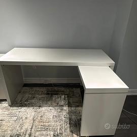 Scrivania IKEA MALM con pannello estraibile
