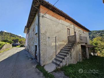 Casa con giardino