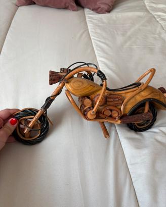 Modellino moto in legno