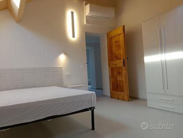 Nuovo, ampio, centrale, con posto auto