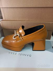 mocassino con tacco doppio 30 €