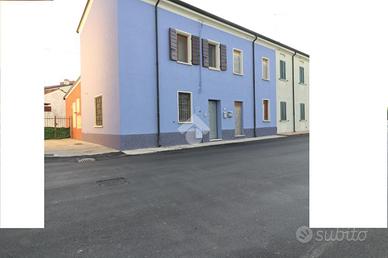 CASA SEMINDIPENDENTE A PORTO MANTOVANO