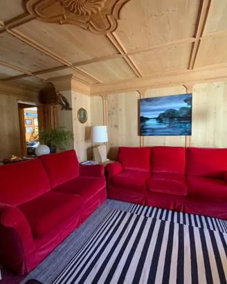 Divani in velluto rosso