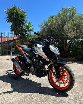Duke 125 4t. Prezzo trabbile