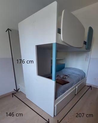 Cameretta per bambini con letto a castello