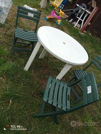 Tavolo più sedie per giardino 
