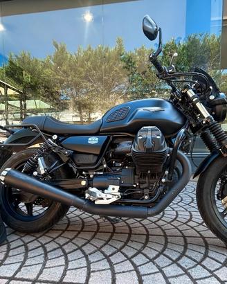 Moto Guzzi V7 IV Stone