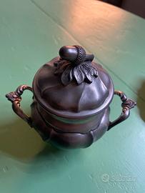 zuccheriera con ghianda e due ciotoline in peltro