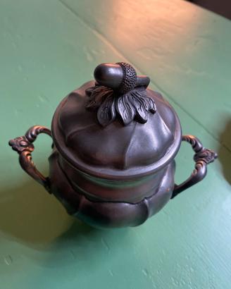 zuccheriera con ghianda e due ciotoline in peltro