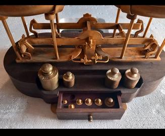 bilancia pesi ottone orefice guzzini Italia museo 