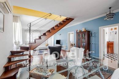Appartamento di 195 m² con 5 locali e box auto a J