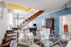 Appartamento di 195 m² con 5 locali e box auto a J