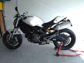 DUCATI MONSTER 696