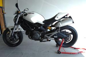 DUCATI MONSTER 696