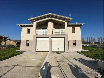 Villa di 160 m² con 5 locali e box auto a Concordi