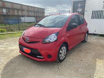 Toyota Aygo 1.0 12V VVT-i 5 porte con navigatore 2