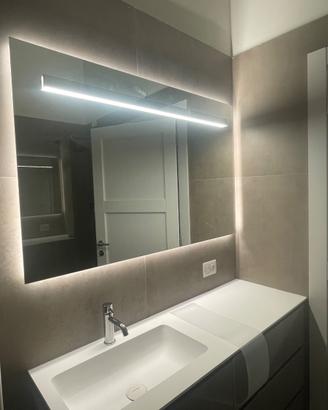 Specchio di design con doppia illuminazione – qual