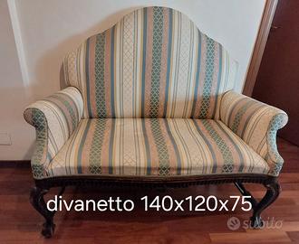 Divanetto con sedie artigianali