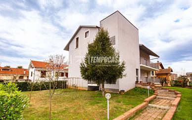 5 LOCALI con BOX AUTO TRIPLO e CANTINA