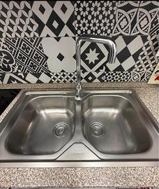 Lavabo cucina con miscelatore