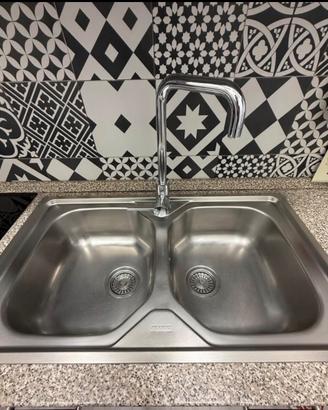 Lavabo cucina con miscelatore