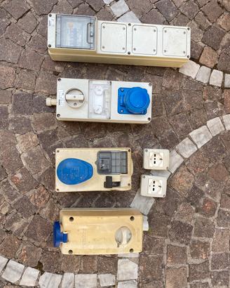 Lotto prese e quadri elettrici da esterno