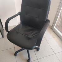 Sedia da ufficio girevole in ecopelle nera
