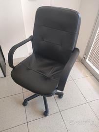 Sedia da ufficio girevole in ecopelle nera