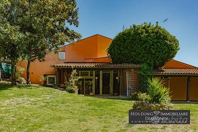 Villa di 537 m² con più di 5 locali a Formello