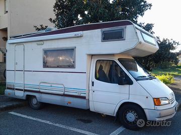 Camper mansardato Dethleffs su Ford Transit 2500TD