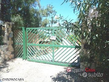 Tra Mare e Monti ampia villa con terreno e