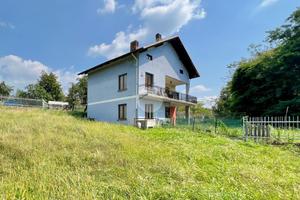 VILLA SINGOLA A LANZO TORINESE