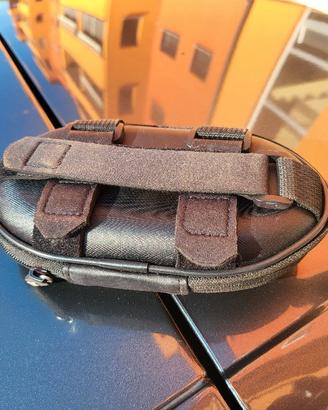 Pouchette con piccole casse con batteria 