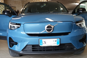 VOLVO XC40 DUAL MOTOR CON 5 ANNI GARANZIA BATTERIE
