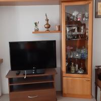 Cucina in legno comprensiva di tavolo allungabile