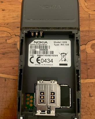 Nokia 100 e Nokia 1209