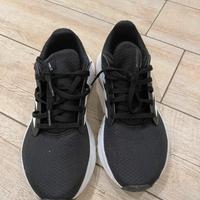 Scarpa nera adidas