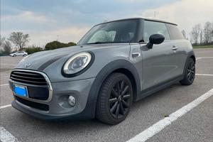 Mini Cooper diesel 1.5 automatica 116 cv