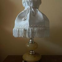 Piccola lampada da comodino vintage con base onice